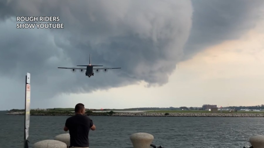 youngstown-air-reserve-aircraft-lands-in-rough-conditions-ahead-of-cleveland-airshow