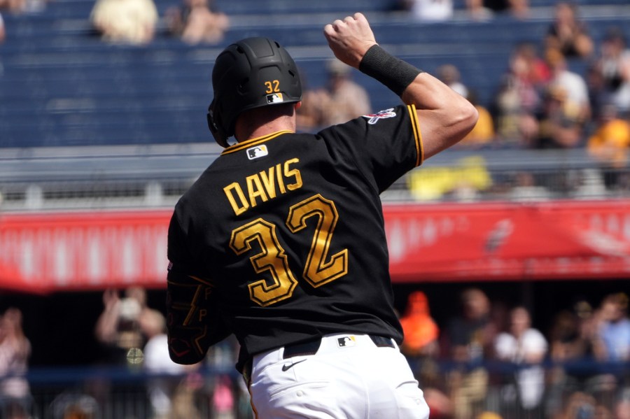 henry-davis-homers-in-pirates’-1-0-victory-over-angels