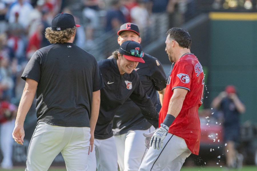 schneemann’s-hit-in-10th-gives-guardians-3-2-win-over-tigers