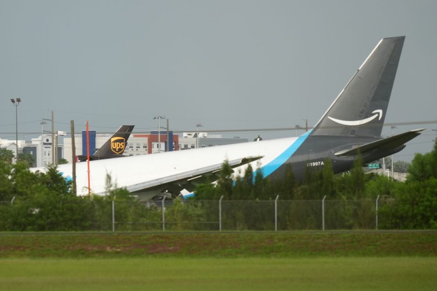 at-least-5-dead-after-amazon-cargo-plane-barreled-off-runway-at-miami-airport