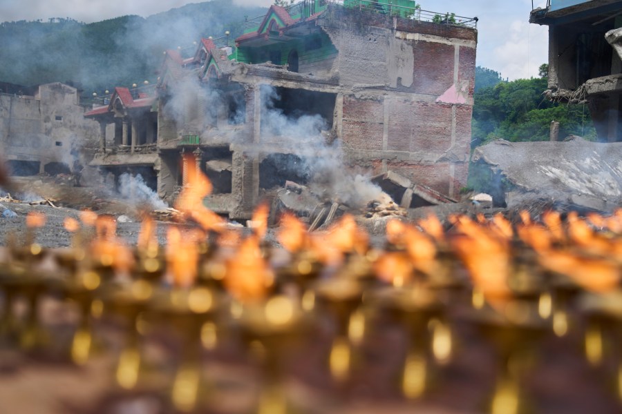 nepal-holds-day-of-mourning-after-floods-kill-at-least-1,300-people