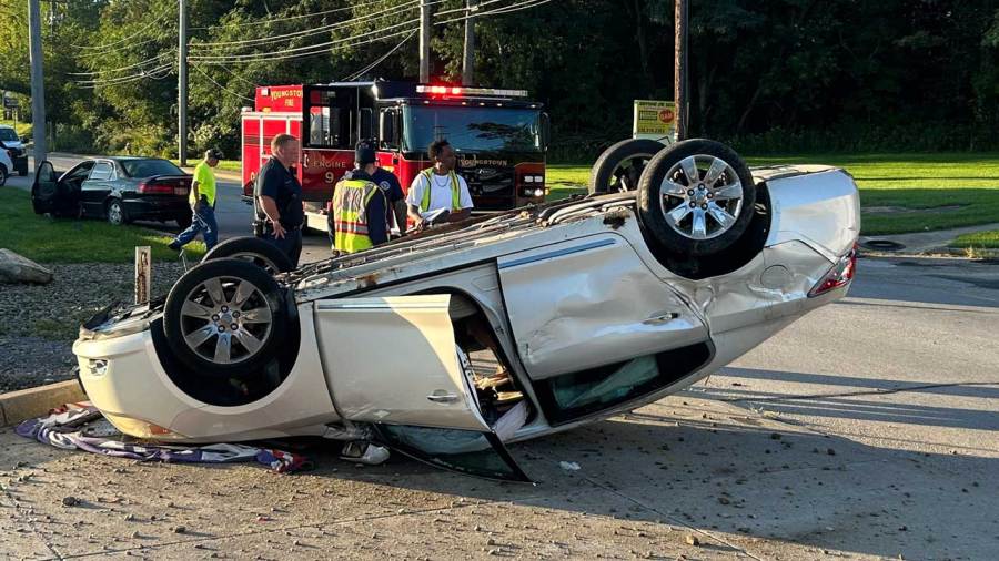 car-rolls-on-roof-on-youngstown’s-south-side