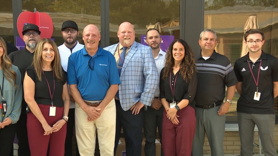 car-dealership-donates-$15k-to-boardman-teachers