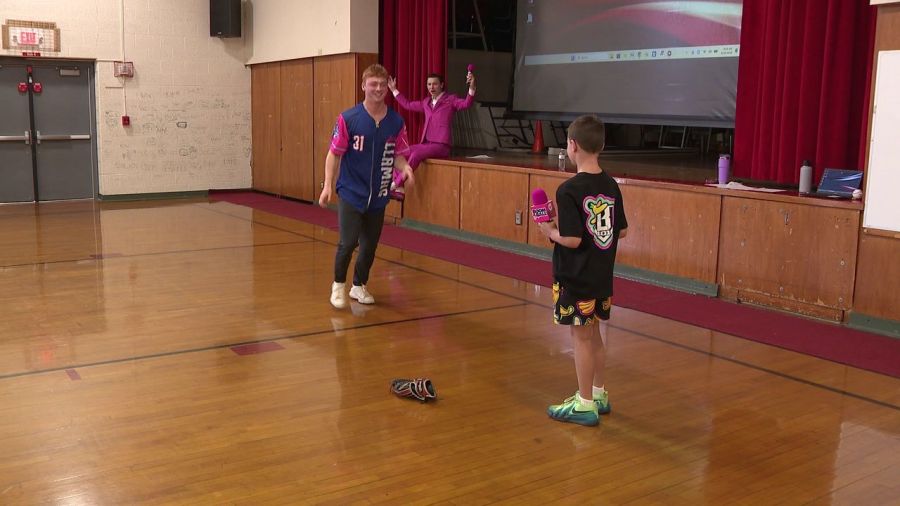 boom-ball-player-and-valley-native-encourages-students