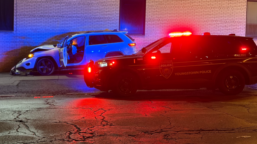 driver-flees-after-crash-in-youngstown