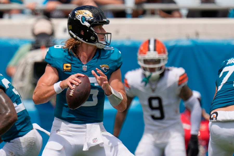 lawrence-throws-4-tds-as-jaguars-rout-browns-34-10