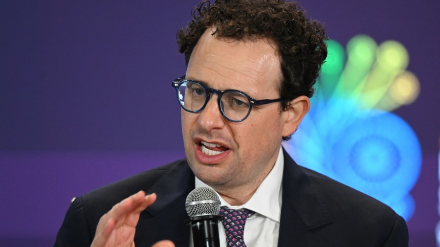 anthropic-ceo-calls-to-‘slow-the-pace’-of-ai-development-amid-safety-concerns 