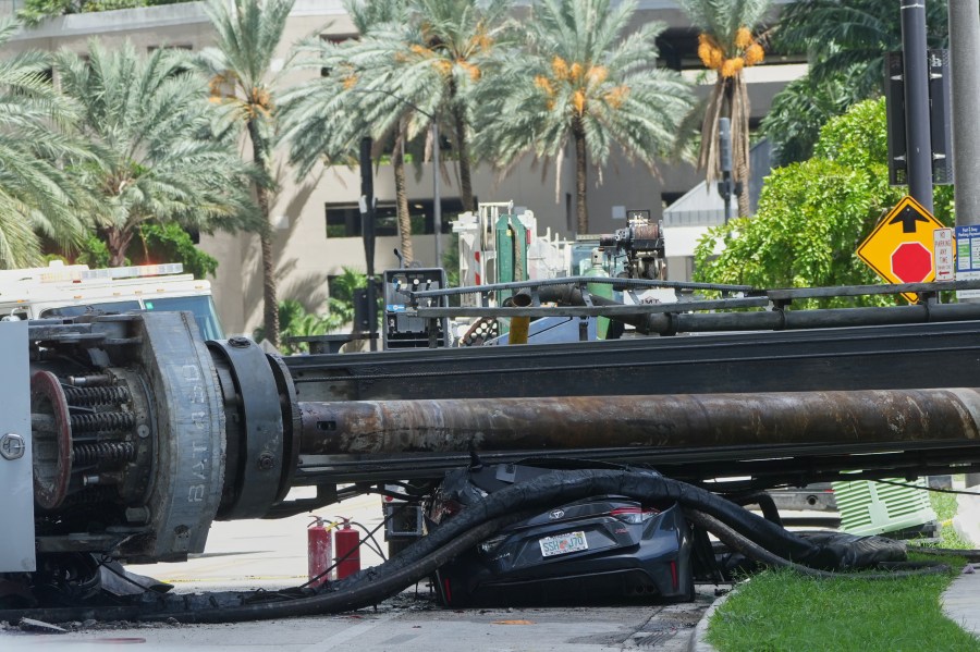 four-people-hospitalized-after-crane-collapses-in-miami,-officials-say
