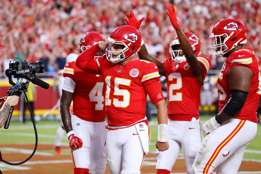 chiefs-beat-up-broncos-31-10-on-monday-night-football