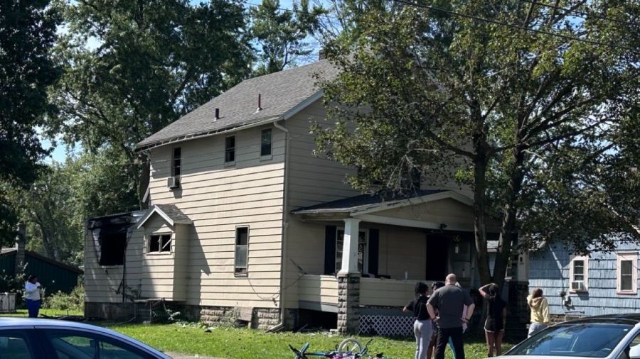 family-escapes-house-fire-in-warren