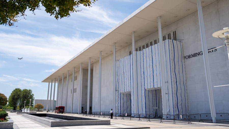 kennedy-center-board-votes-to-close-over-financial-woes,-trump-branding-dispute,-ap-sources-say