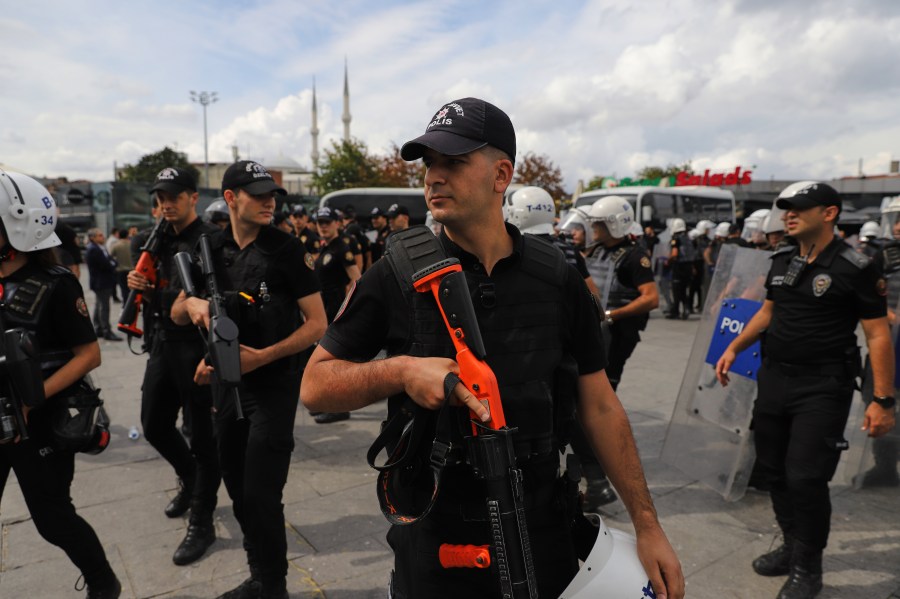 police-detain-dozens-at-istanbul-courthouse-protest-over-lgbtq+-crackdown