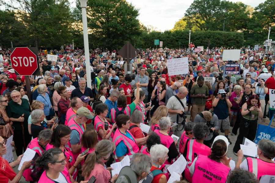 thousands-join-protest-outside-kennedy-center,-expressing-concern-that-trump-might-tear-it-down