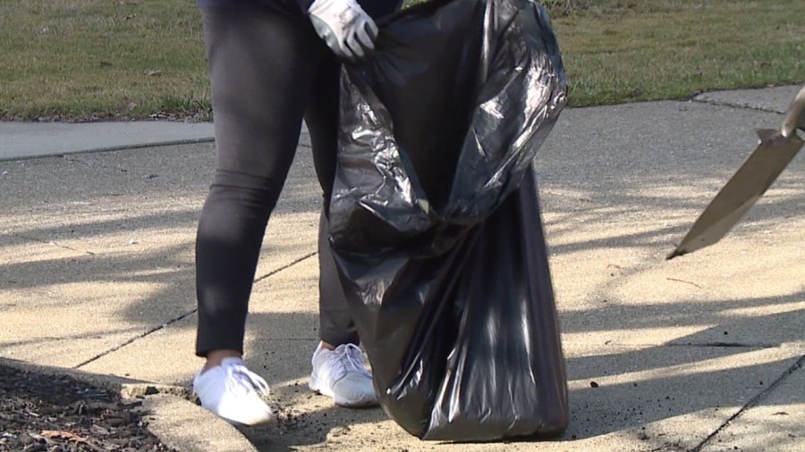 citywide-autumn-community-clean-up-held-in-warren