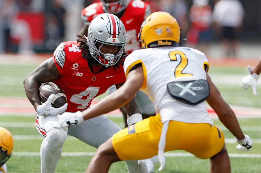 smith-sets-osu-career-receiving-mark-as-buckeyes-roll