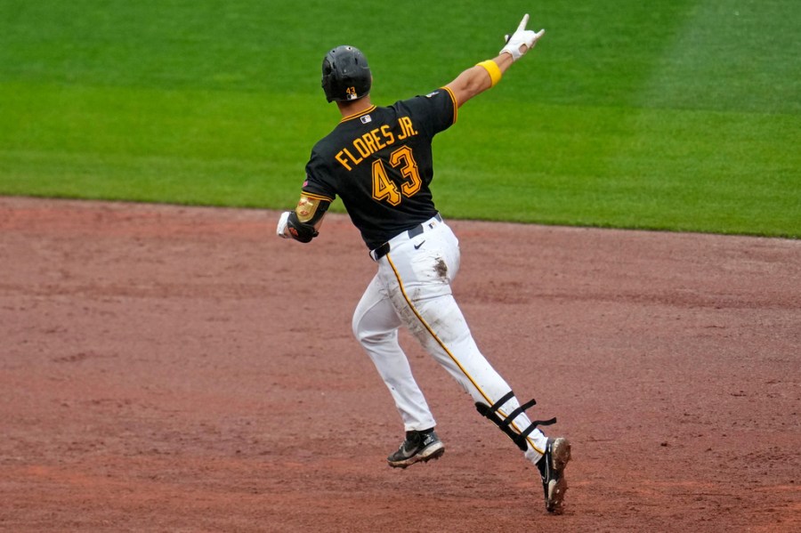 pirates-rally-for-4-3-win-and-series-sweep-of-royals