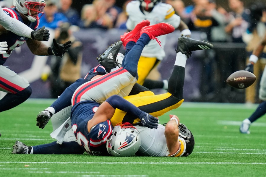 patriots-pummel-aaron-rodgers-in-20-3-win-over-steelers