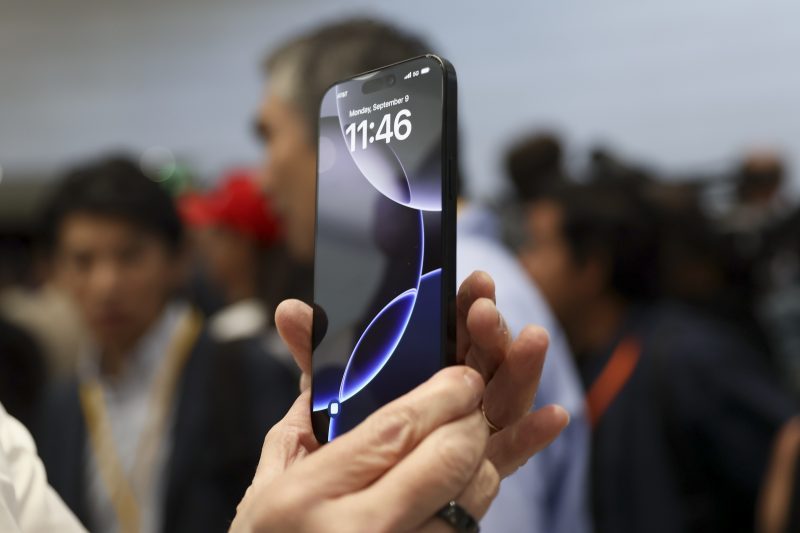 some-iphone-users-may-get-up-to-$95-in-settlement-over-siri-claims:-how-to-apply