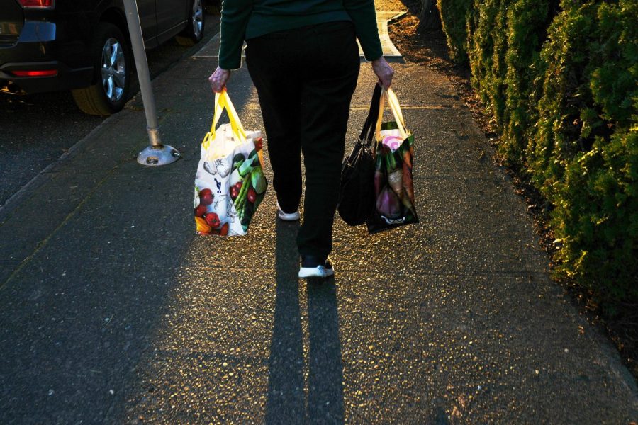 got-a-bunch-of-reusable-bags-piling-up?-here’s-an-easy-way-to-get-rid-of-them