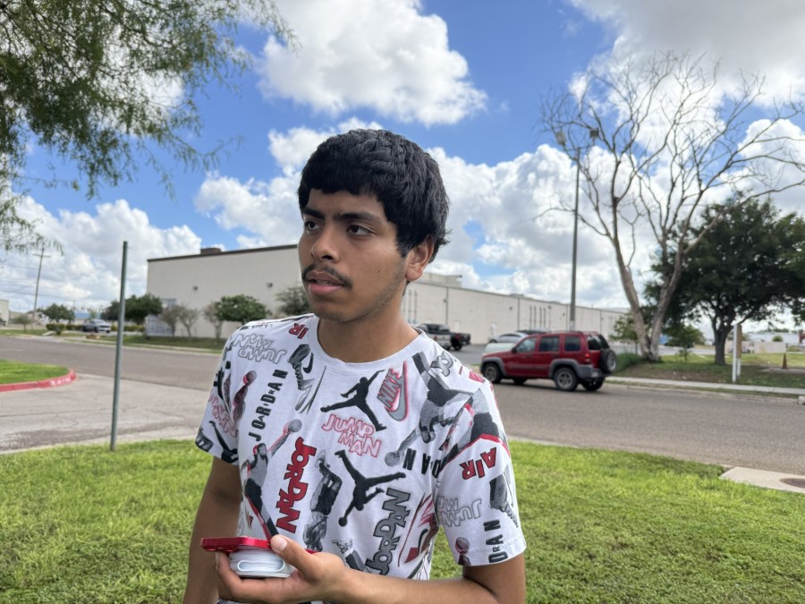 american-teen-who-posted-‘ice-raid’-videos-sees-mother-deported