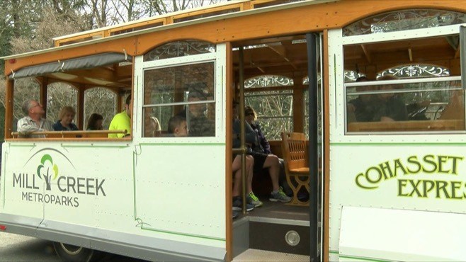 autumn-trolley-tours-begin-at-mill-creek-metroparks