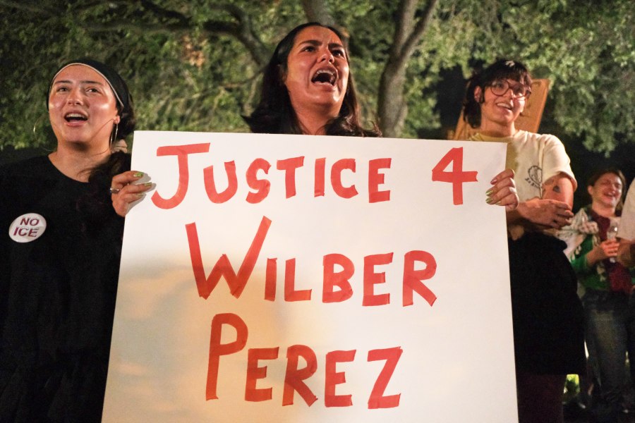 man-shot-by-ice-in-texas-is-back-in-detention-after-leaving-hospital,-attorney-says