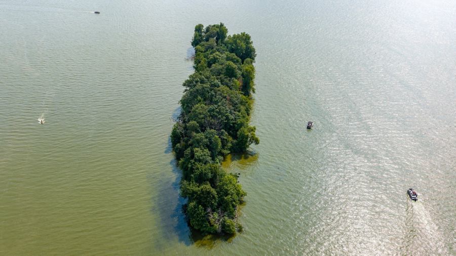 for-sale:-2-acre-private-island-in-ohio-hits-the-market
