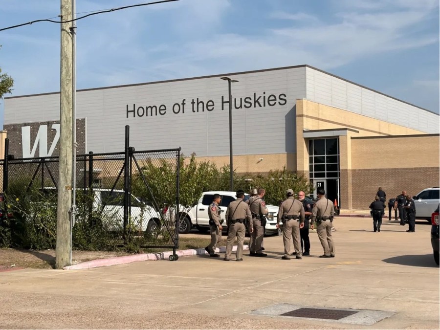 student-killed-in-shooting-near-houston-high-school,-police-say