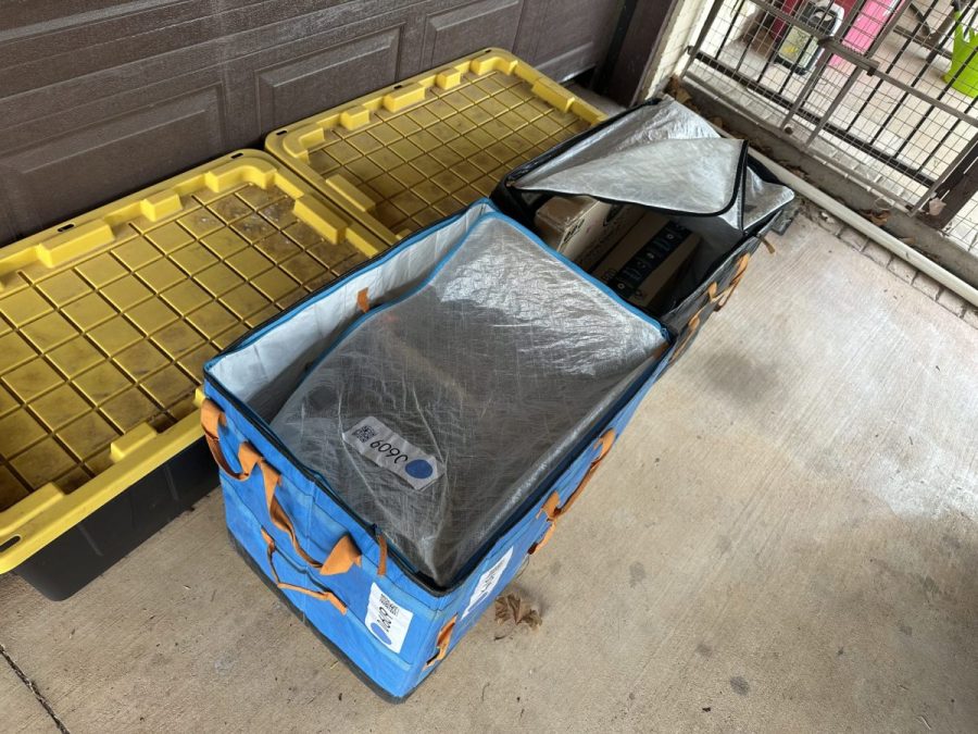 couple’s-home-mistakenly-becomes-amazon-hub,-porch-flooded-with-packages