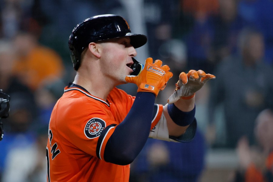 tigers-hang-on-to-beat-pirates,-8-7