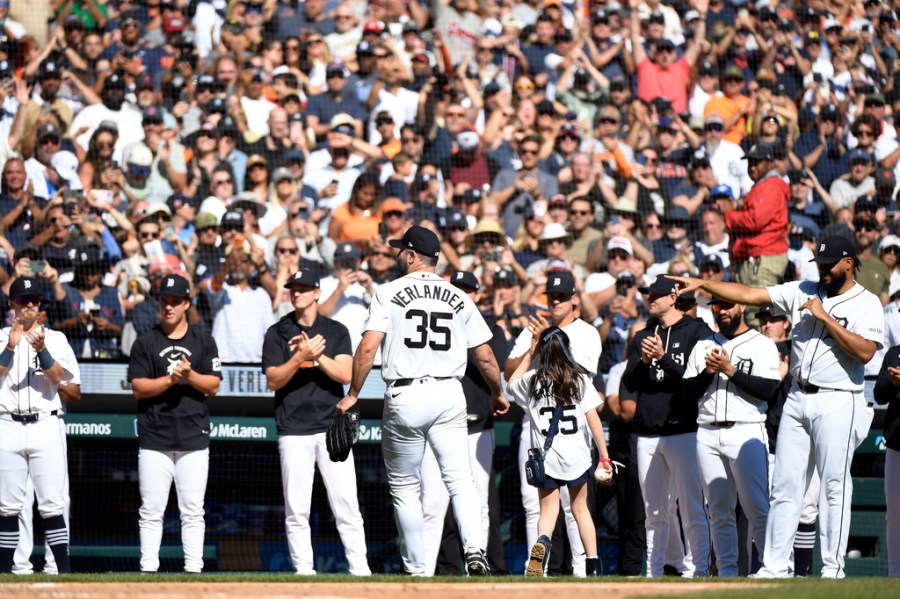 verlander-makes-farewell-as-tigers-beat-pirates-4-3