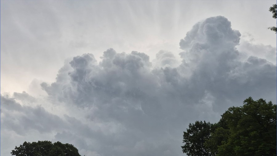 cloud-pics-wanted:-nasa-renews-call-for-people’s-photos-of-the-sky