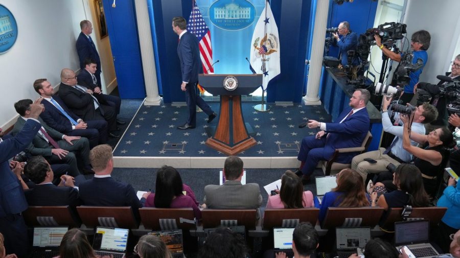 banned-news-outlets-ask-judge-to-extend-block-on-white-house-enforcement