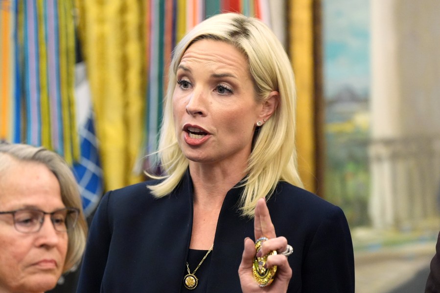 trump-plugs-$54-billion-natural-gas-project-in-alaska,-flanked-by-a-senator-in-a-tight-race