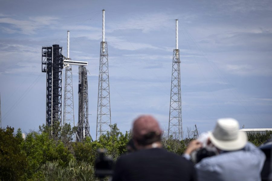 space-x-launching-astronauts,-130-payloads-in-2-missions