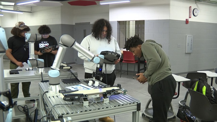 local-students-get-hands-on-experience-at-manufacturing-day-event