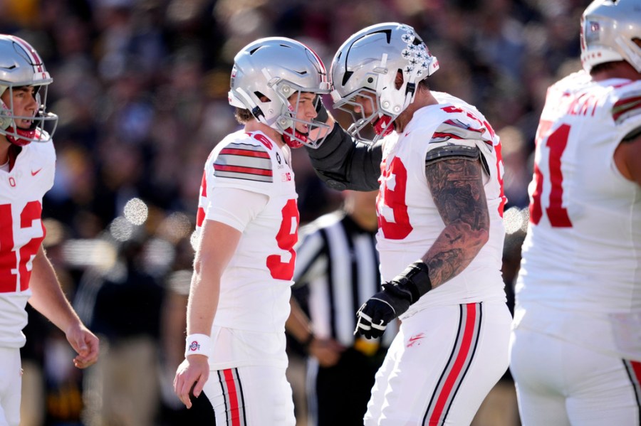 live-updates:-ohio-state-takes-on-iowa-in-top-15-showdown-at-kinnick-stadium