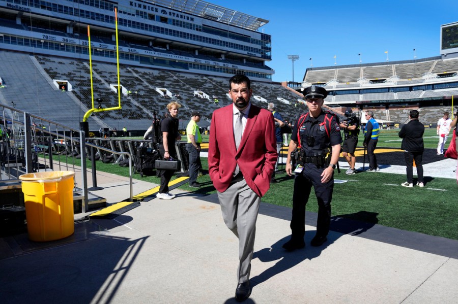ryan-day-and-buckeyes-send-letters-to-patients-at-iowa-children’s-hospital