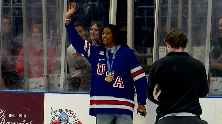 olympic-gold-medalist-honored-at-phantoms-game