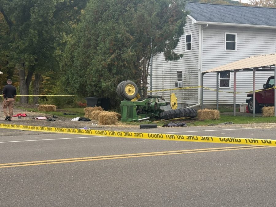 at-least-14-injured-after-tractor-pulling-hayride-rolls:-ny-sheriff