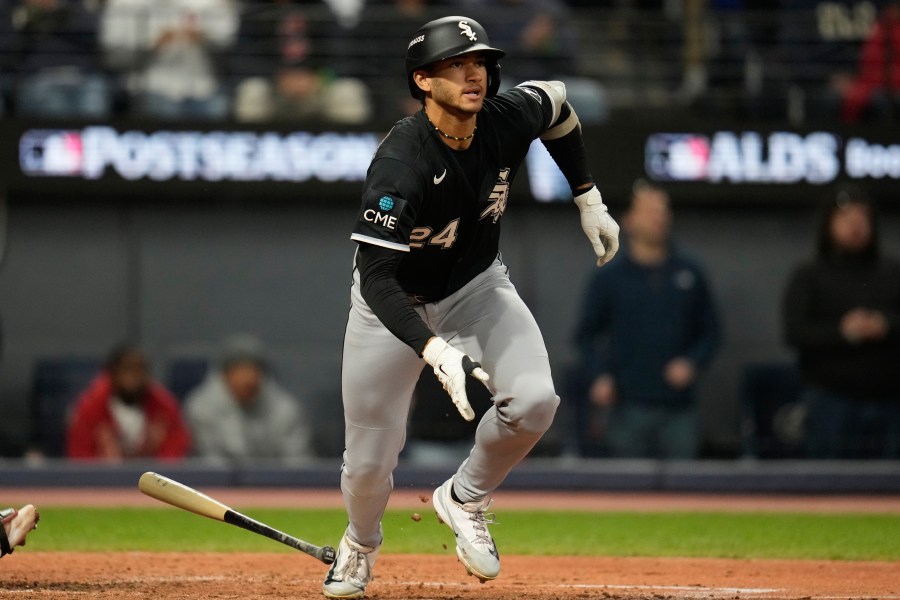 white-sox-top-guardians-4-3,-move-within-1-win-of-alcs