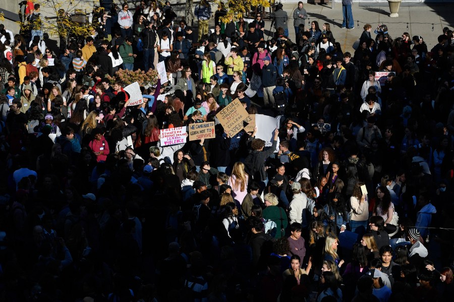 crowd-of-students-protests-cornell’s-response-to-gang-rape-complaint