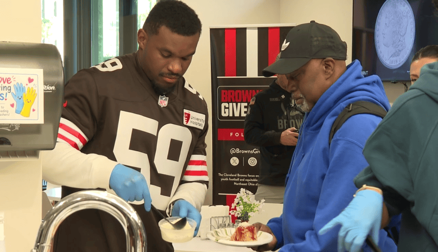 browns-players-serve-dinner-to-local-cancer-patients,-families:-‘give-a-little-bit-of-hope’