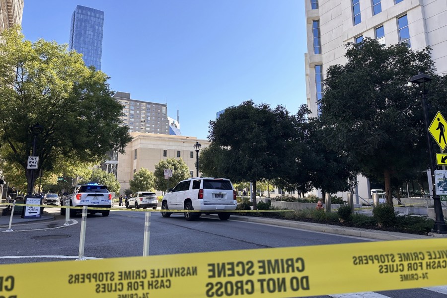 man-with-a-gun-and-knife-is-fatally-shot-by-security-at-nashville-federal-courthouse,-police-say