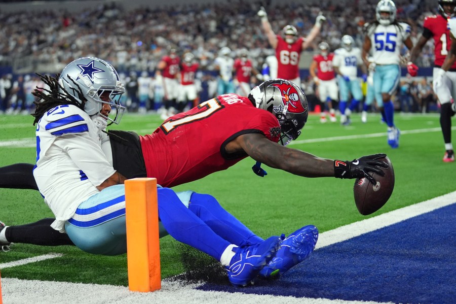 bucs-beat-cowboys-24-16-for-1st-win-of-season