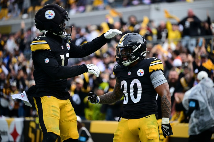 warren’s-brilliance-leads-steelers-past-colts-34-22