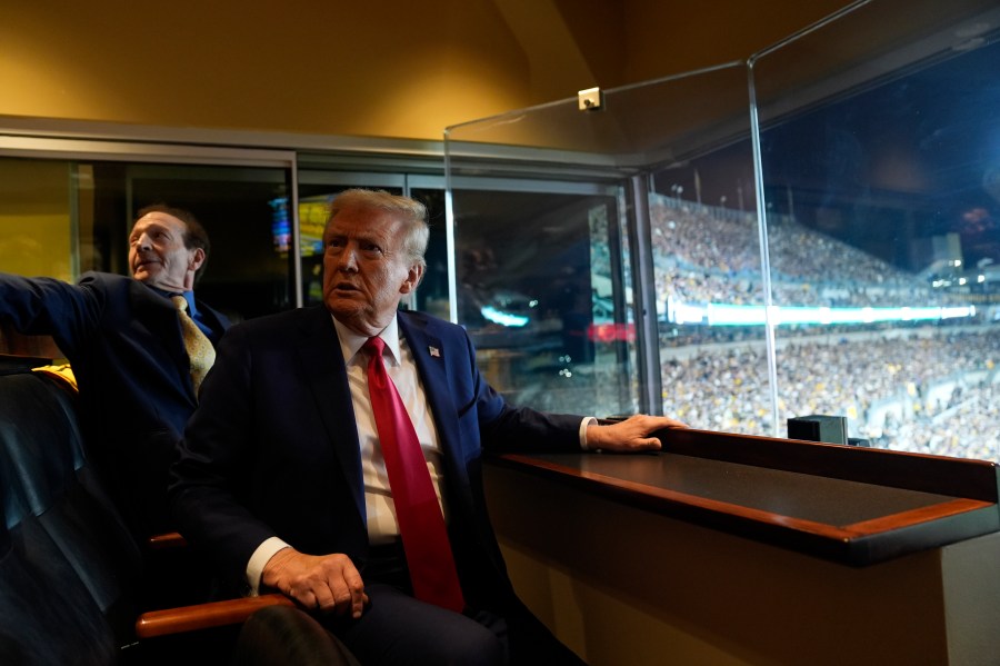 trump-to-attend-steelers-vs.-buccaneers-game-in-tampa-bay