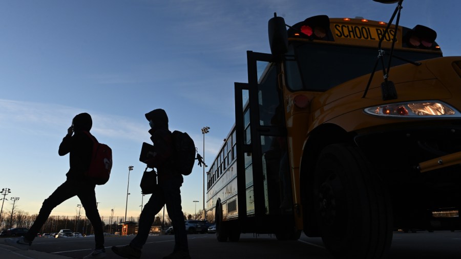school-start-times-under-scrutiny-amid-permanent-daylight-saving-time-debate