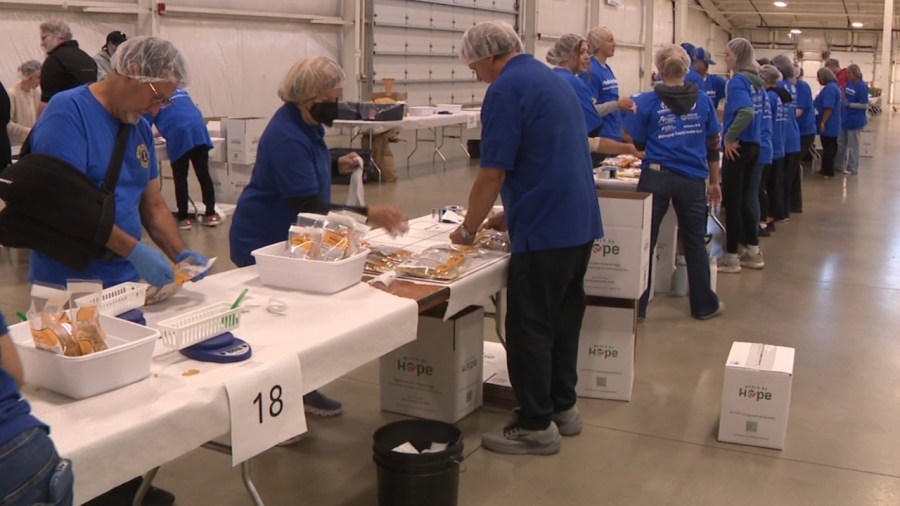 volunteers-work-to-pack-meals-for-those-in-need