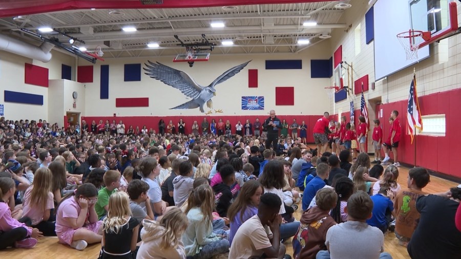 jim-tressel-helps-east-palestine-students-build-healthy-habits